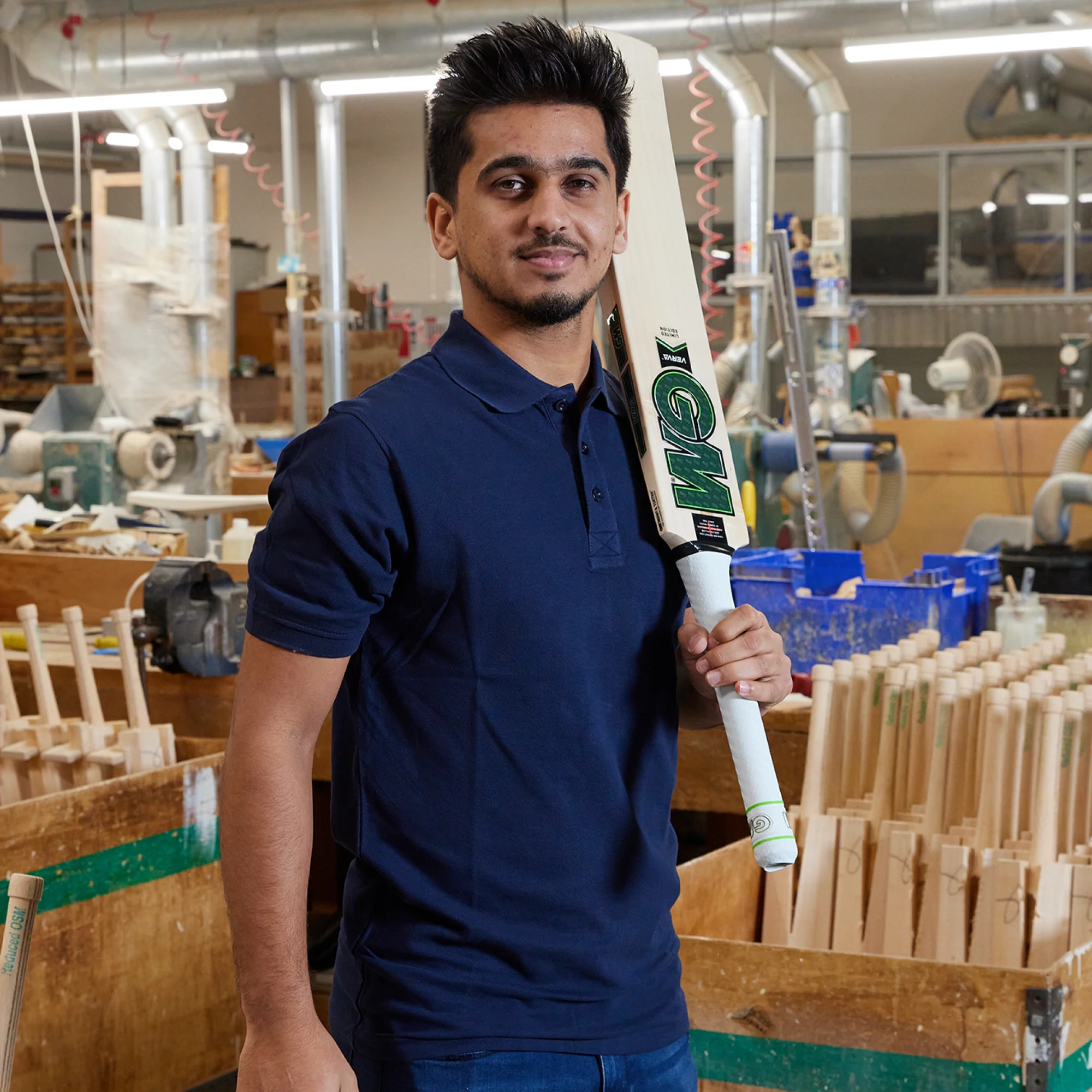 Gunn & Moore Saim Ayub 404 Cricket Bat - Image 5