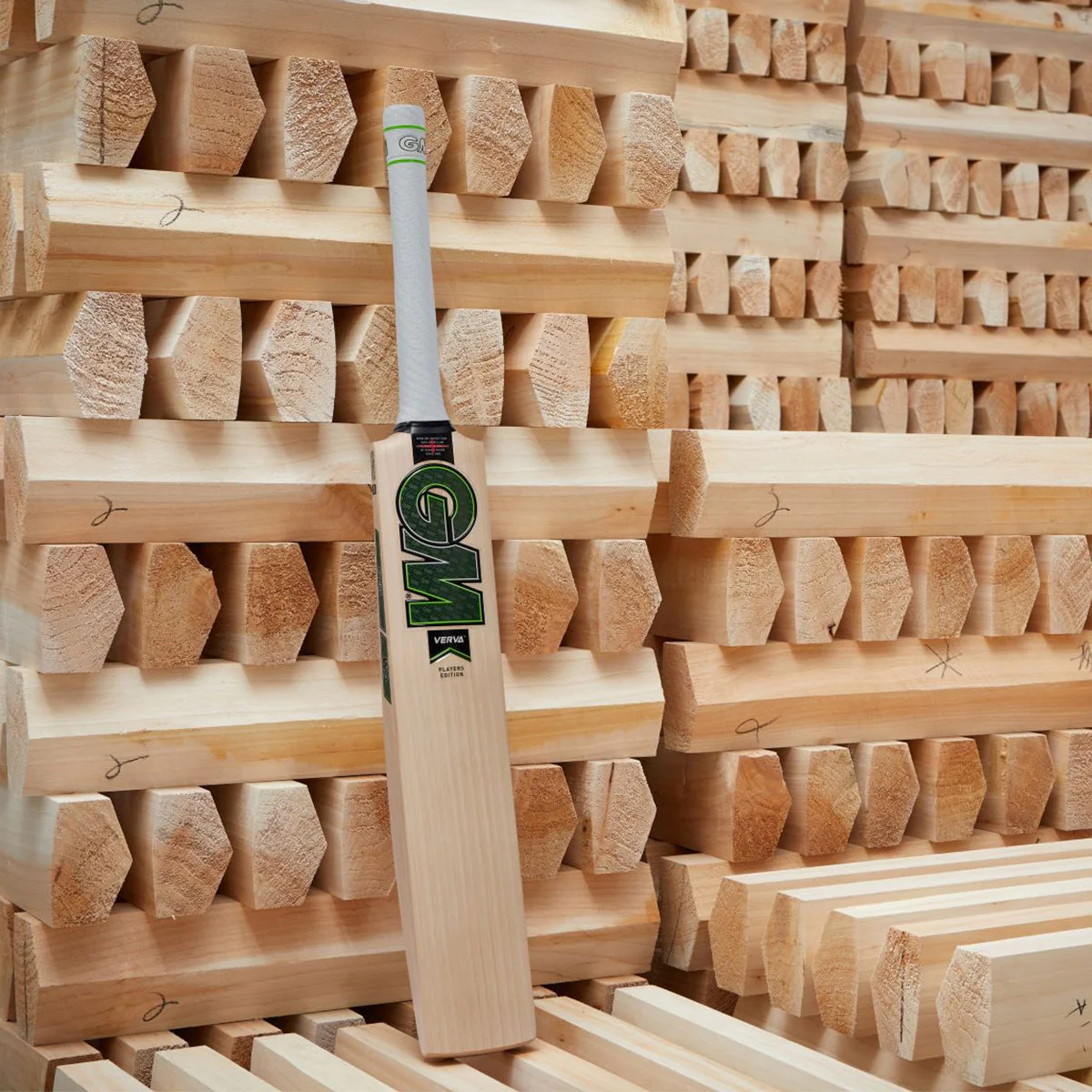 Gunn & Moore Saim Ayub Players Edition Cricket Bat - Image 2