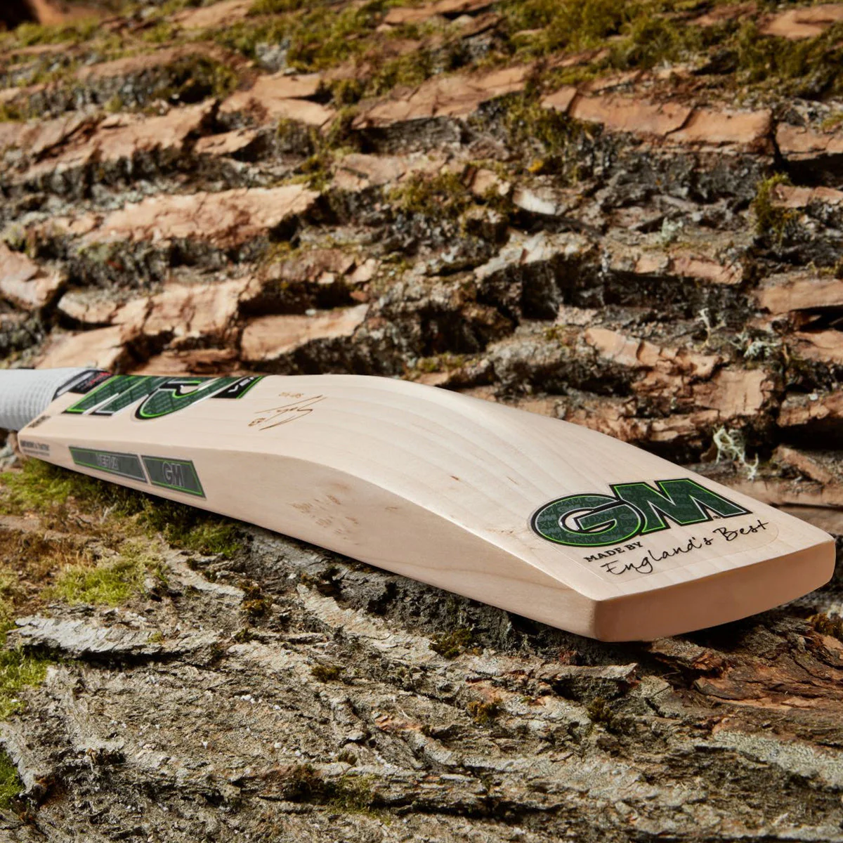 Gunn & Moore Saim Ayub Players Edition Cricket Bat - Image 4